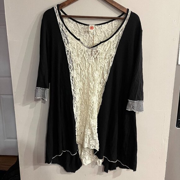 MARIGOLD LA Women's Black & Ivory Lace V-Neck Tunic Length Top Size L NEW - Picture 1 of 5